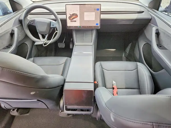 7SAYGDEE0TF330191 2026 TESLA MODEL Y - Image 8
