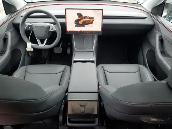 7SAYGDEE0TF333429 2026 TESLA MODEL Y - Image 8