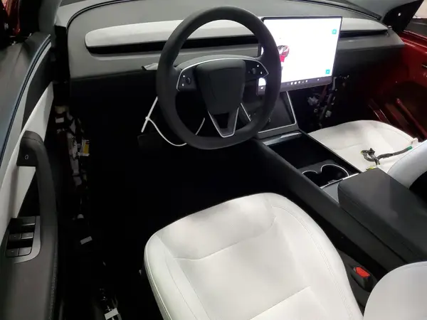 7SAYGDEE0TF338047 2026 TESLA MODEL Y - Image 8