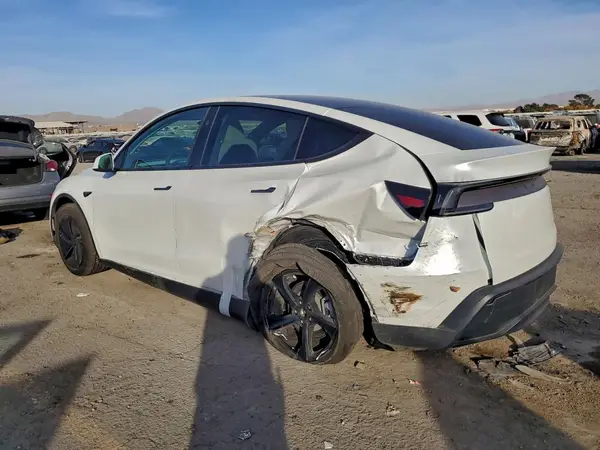 7SAYGDEE0TF338825 2026 TESLA MODEL Y - Image 2
