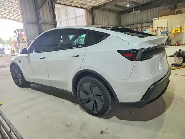 7SAYGDEE0TF339618 2026 TESLA MODEL Y - Image 2