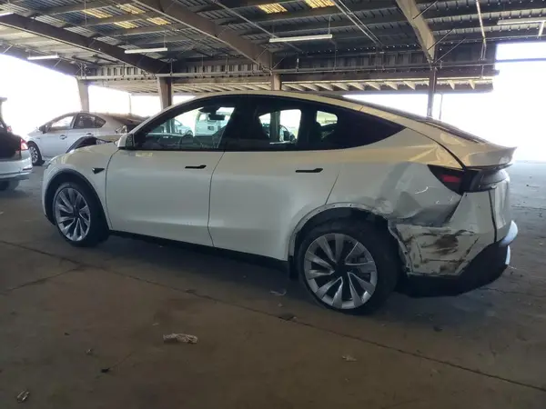 7SAYGDEE0TF349050 2026 TESLA MODEL Y - Image 2