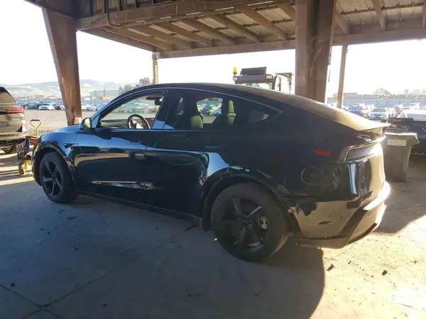 7SAYGDEE0TF358105 2026 TESLA MODEL Y - Image 2