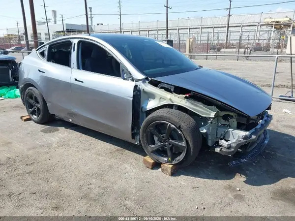 7SAYGDEE0TF360694 2026 TESLA MODEL Y - Image 1