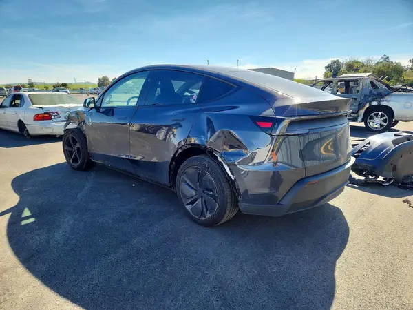7SAYGDEE0TF361327 2026 TESLA MODEL Y - Image 2