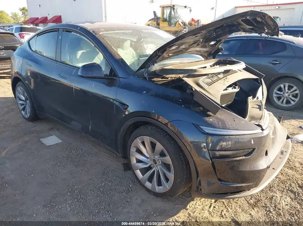 7SAYGDEE0TF372229 2026 TESLA MODEL Y - Image 1