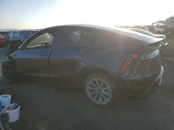 7SAYGDEE0TF375664 2026 TESLA MODEL Y - Image 2