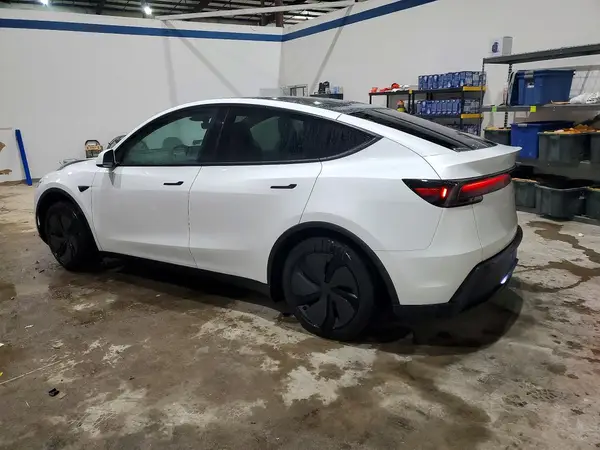 7SAYGDEE0TF422224 2026 TESLA MODEL Y - Image 2