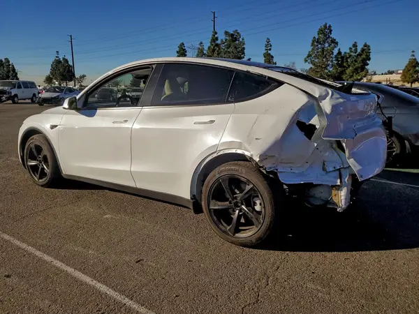 7SAYGDEE0TF429819 2026 TESLA MODEL Y - Image 2