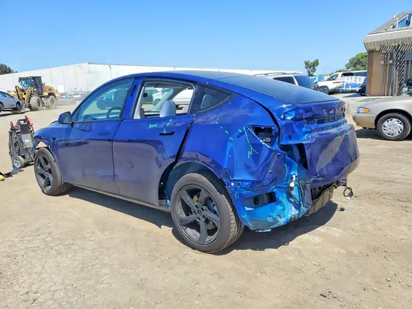 7SAYGDEE0TF437161 2026 TESLA MODEL Y - Image 2