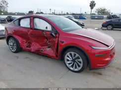 7SAYGDEE0TF439587 2026 TESLA MODEL Y