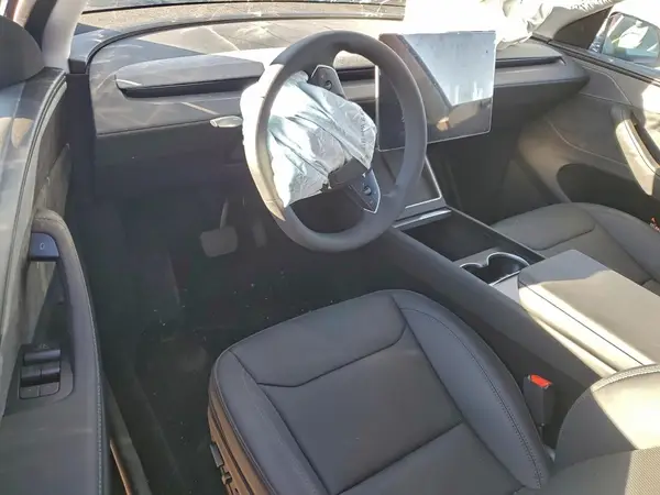 7SAYGDEE0TF457636 2026 TESLA MODEL Y - Image 8