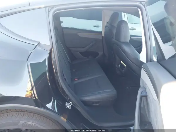 7SAYGDEE0TF523702 2026 TESLA MODEL Y - Image 8