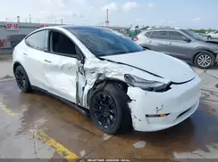 7SAYGDEE1NA011043 2022 TESLA MODEL Y