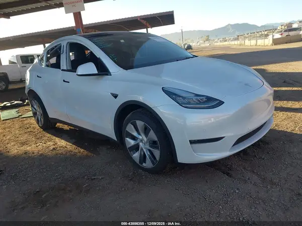 7SAYGDEE1NA015657 2022 TESLA MODEL Y - Image 1