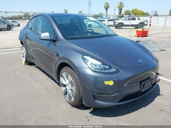 7SAYGDEE1NF312334 2022 TESLA MODEL Y - Image 1