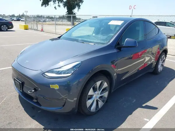 7SAYGDEE1NF312334 2022 TESLA MODEL Y - Image 2