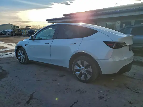 7SAYGDEE1NF321454 2022 TESLA MODEL Y - Image 2