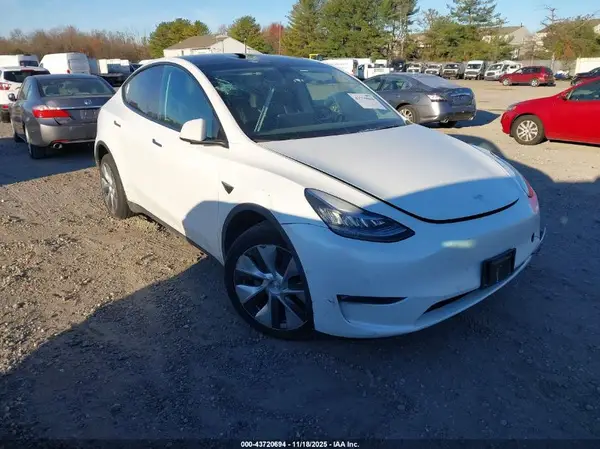 7SAYGDEE1NF321826 2022 TESLA MODEL Y - Image 1