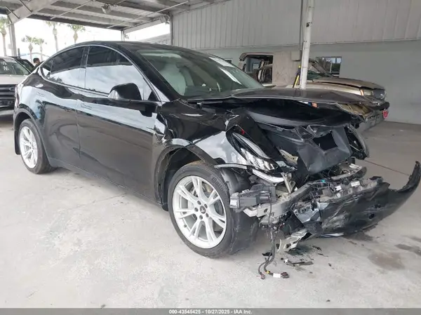 7SAYGDEE1NF328579 2022 TESLA MODEL Y - Image 1