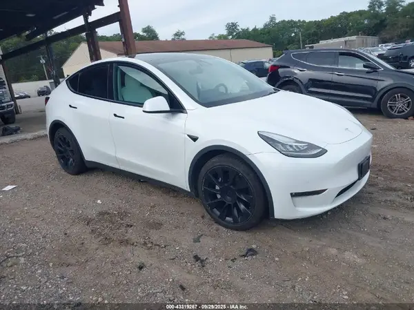 7SAYGDEE1NF329599 2022 TESLA MODEL Y - Image 1