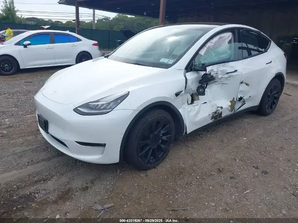 7SAYGDEE1NF329599 2022 TESLA MODEL Y - Image 2