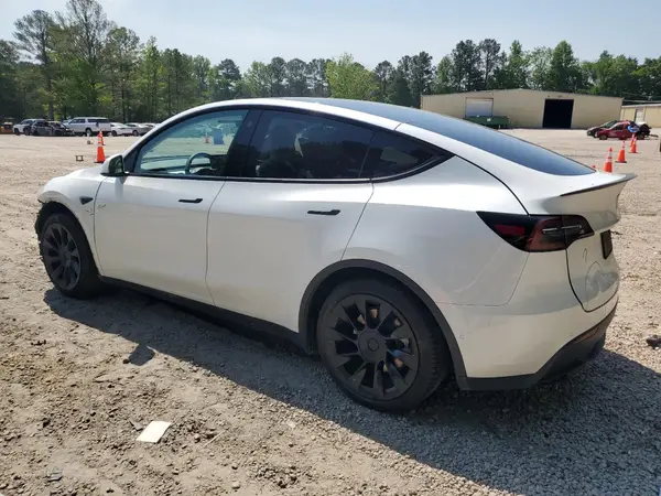 7SAYGDEE1NF354633 2022 TESLA MODEL Y - Image 2