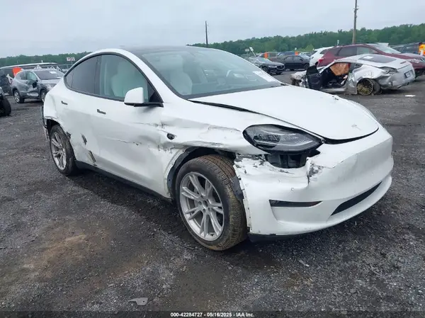7SAYGDEE1NF354678 2022 TESLA MODEL Y - Image 1