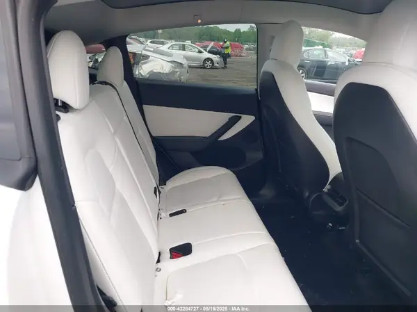 7SAYGDEE1NF354678 2022 TESLA MODEL Y - Image 8