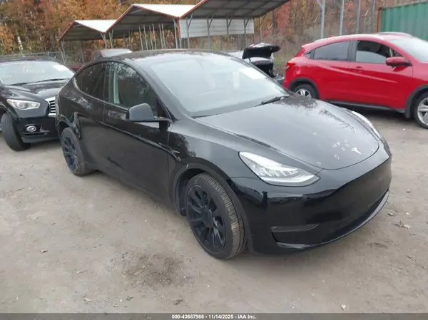 7SAYGDEE1NF356432 2022 TESLA MODEL Y - Image 1