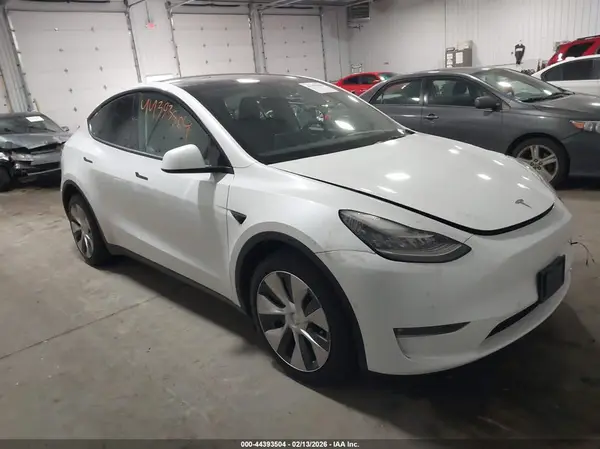 7SAYGDEE1NF357371 2022 TESLA MODEL Y - Image 1