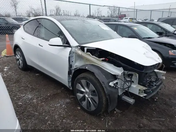 7SAYGDEE1NF358519 2022 TESLA MODEL Y - Image 1