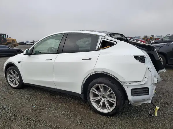 7SAYGDEE1NF361453 2022 TESLA MODEL Y - Image 2