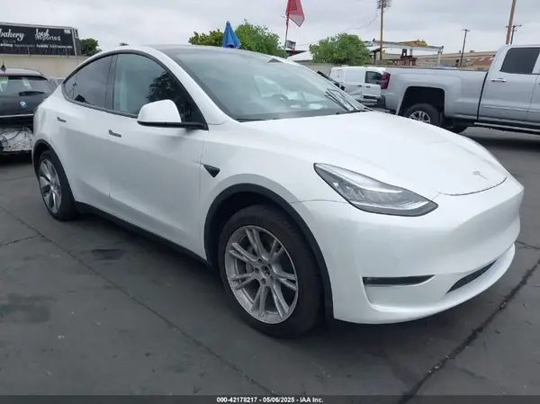 7SAYGDEE1NF368676 2022 TESLA MODEL Y - Image 1