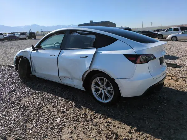 7SAYGDEE1NF378026 2022 TESLA MODEL Y - Image 2