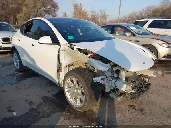 7SAYGDEE1NF379788 2022 TESLA MODEL Y - Image 1