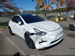 7SAYGDEE1NF386529 2022 TESLA MODEL Y