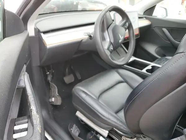 7SAYGDEE1NF386885 2022 TESLA MODEL Y - Image 8