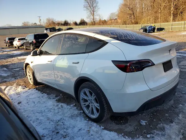 7SAYGDEE1NF389625 2022 TESLA MODEL Y - Image 2