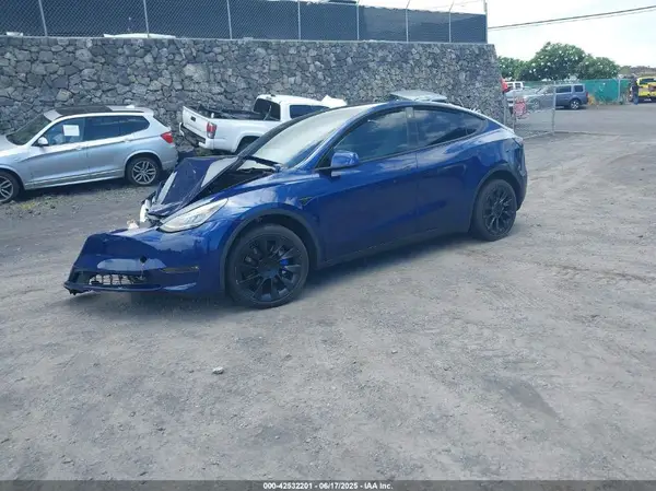 7SAYGDEE1NF419321 2022 TESLA MODEL Y - Image 2