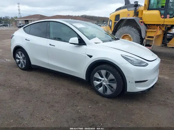 7SAYGDEE1NF421098 2022 TESLA MODEL Y - Image 1