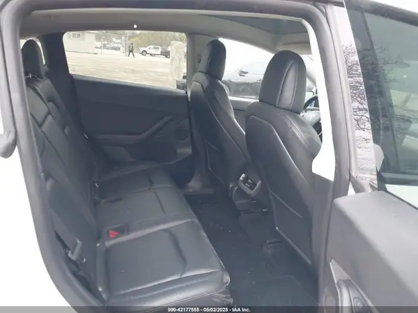 7SAYGDEE1NF421098 2022 TESLA MODEL Y - Image 8