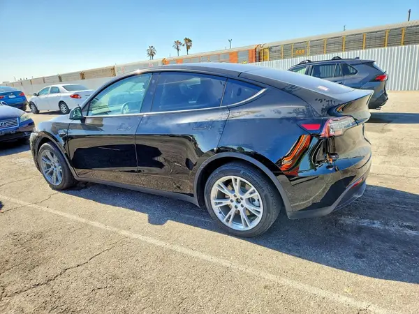 7SAYGDEE1NF425670 2022 TESLA MODEL Y - Image 2