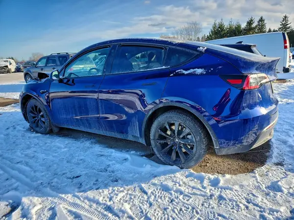 7SAYGDEE1NF426379 2022 TESLA MODEL Y - Image 2