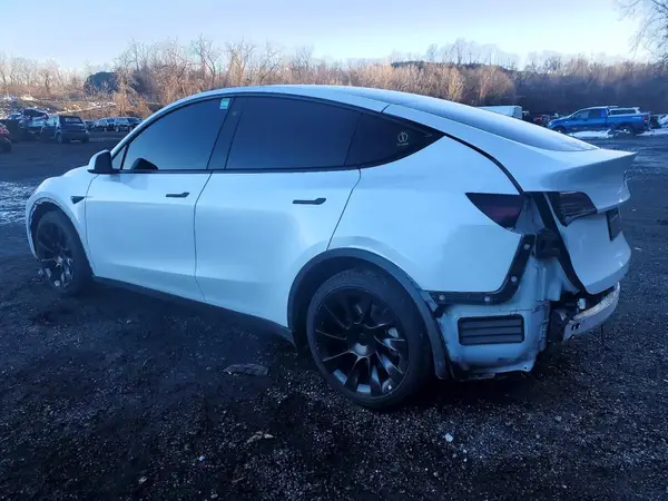 7SAYGDEE1NF436541 2022 TESLA MODEL Y - Image 2