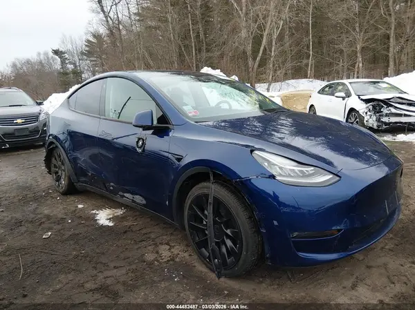7SAYGDEE1NF437821 2022 TESLA MODEL Y - Image 1