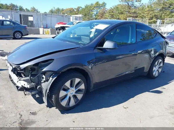 7SAYGDEE1NF438239 2022 TESLA MODEL Y - Image 2