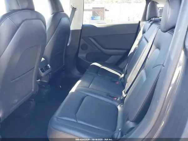 7SAYGDEE1NF438239 2022 TESLA MODEL Y - Image 8