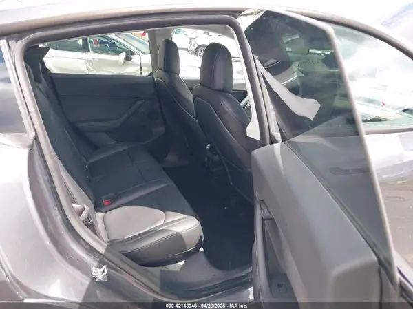 7SAYGDEE1NF440153 2022 TESLA MODEL Y - Image 8