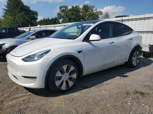 7SAYGDEE1NF441125 2022 TESLA MODEL Y - Image 1